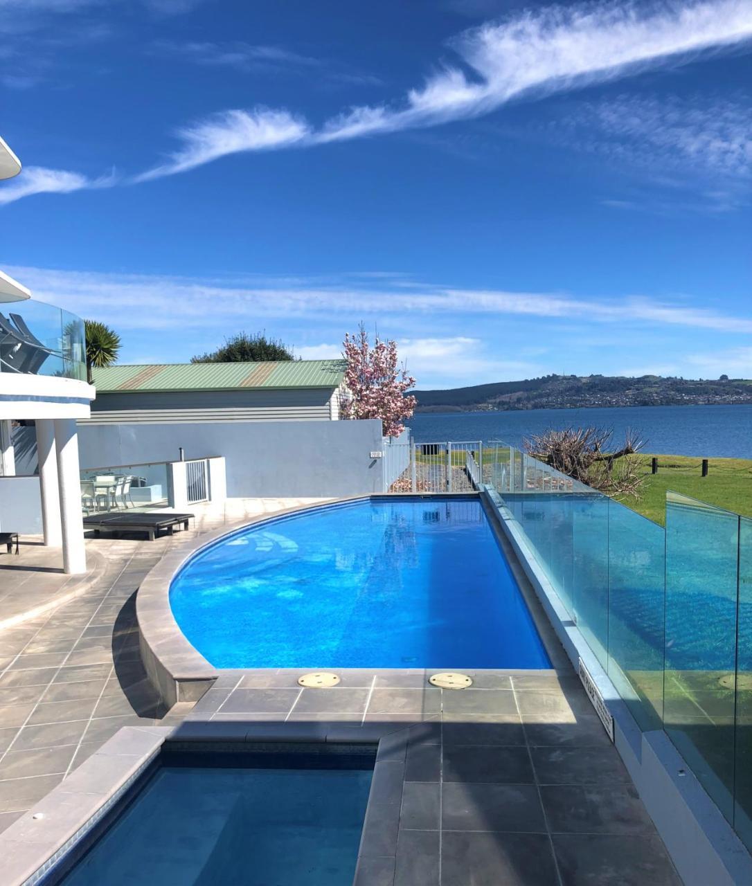 Lakeside Apartment Waimahana 1 タウポ エクステリア 写真